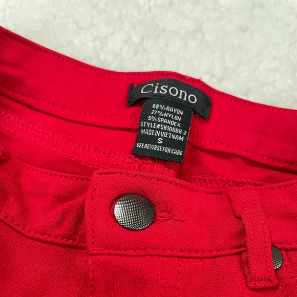 Red shorts - Picture 4 of 4